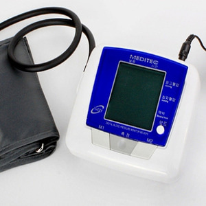 [메디텍] 자동혈압계 MD-2070 (전용어댑터포함) 혈압측정기 혈압측정계 전자혈압계 상박혈압계